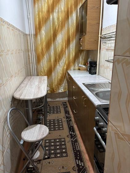 Apartament cu 3 camere semidecomandat în Central