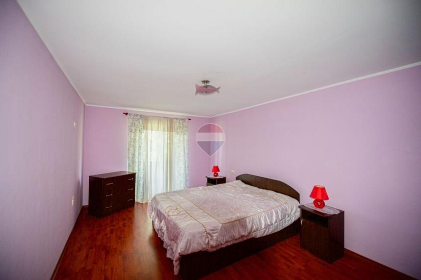Casă individuală cu 5 camere cu Teren 490 Mp în Central