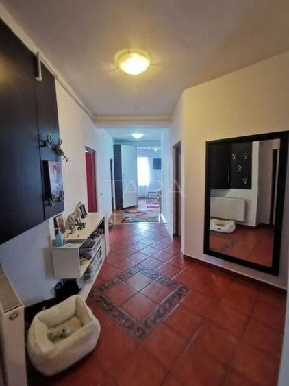 Apartament cu 4 camere semidecomandat, mobilat în Andrei Mureșanu