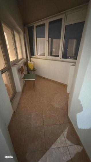 Apartament cu 3 camere semidecomandat în Grivița