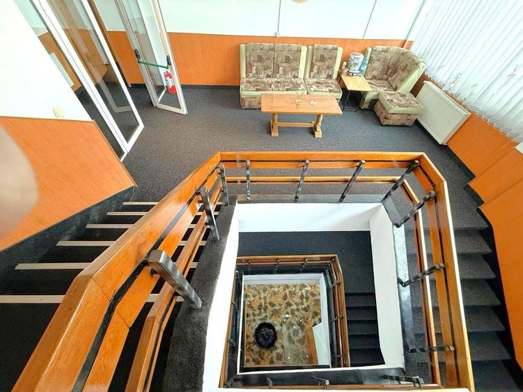 Spațiu comercial, de 1,441 mp, în Central