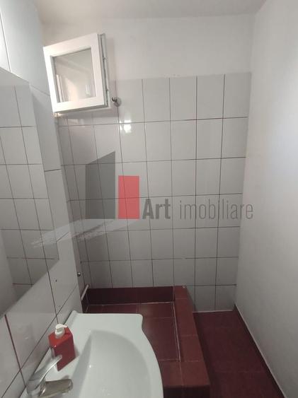 Apartament cu 3 camere semidecomandat în Alexandru Obregia