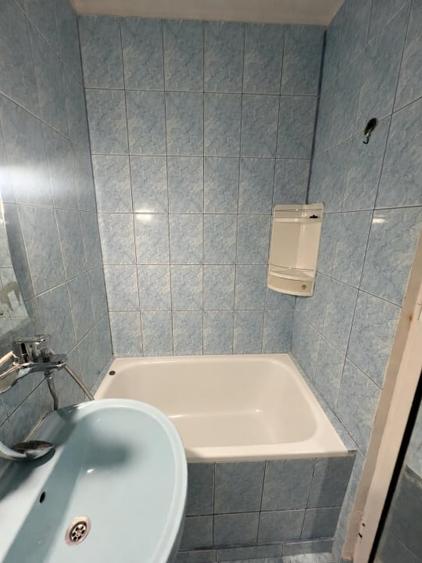 Apartament cu 2 camere semidecomandat, mobilat în Craiovița Nouă