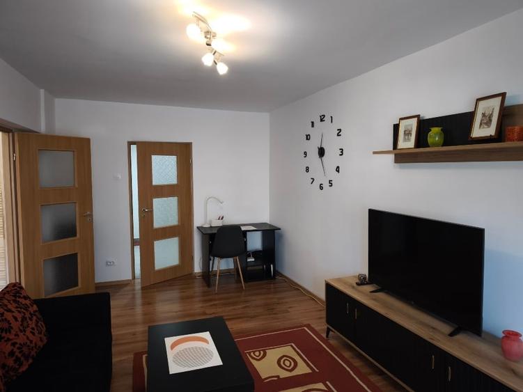 Apartament cu 2 camere semidecomandat, mobilat în Brâncoveanu