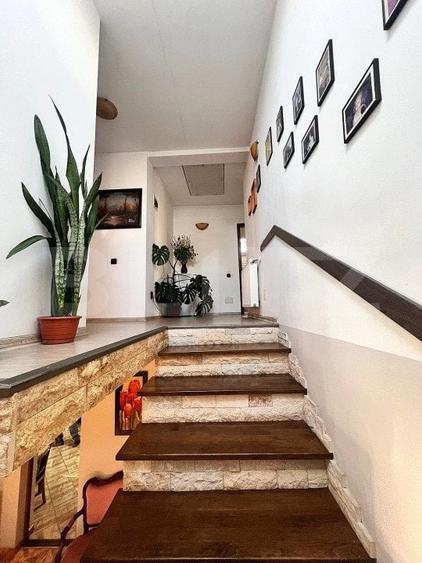 Casă individuală cu 6 camere cu Canalizare în Dâmbul Rotund