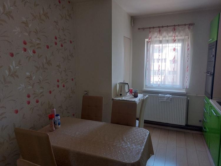 Apartament cu 4 camere decomandat în Dosu Bricii