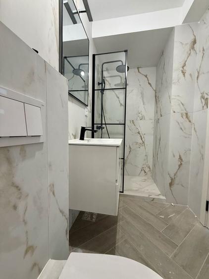 Apartament cu 3 camere decomandat în Rediu