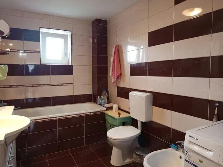 Casă cu 6 camere cu Teren 642 Mp în Mintia