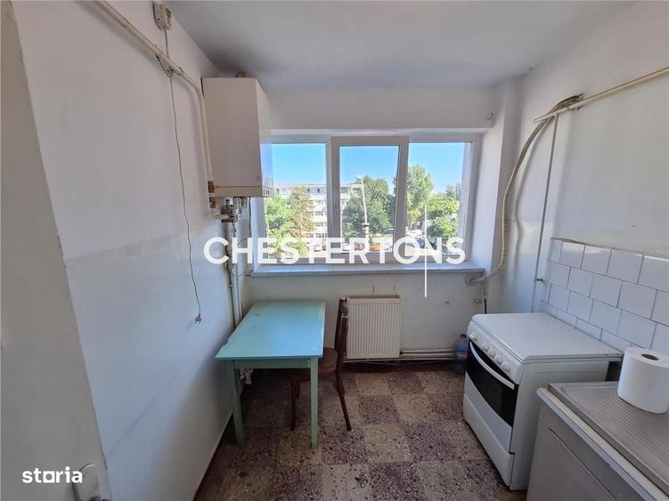 Apartament cu 3 camere semidecomandat în Gării