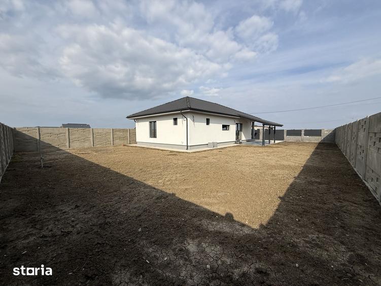 Casă cu 4 camere cu Teren 580 Mp în Sânmihaiu Român