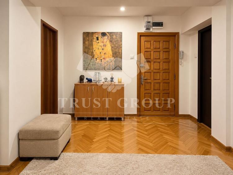 Apartament cu 3 camere decomandat, mobilat în Calea Victoriei