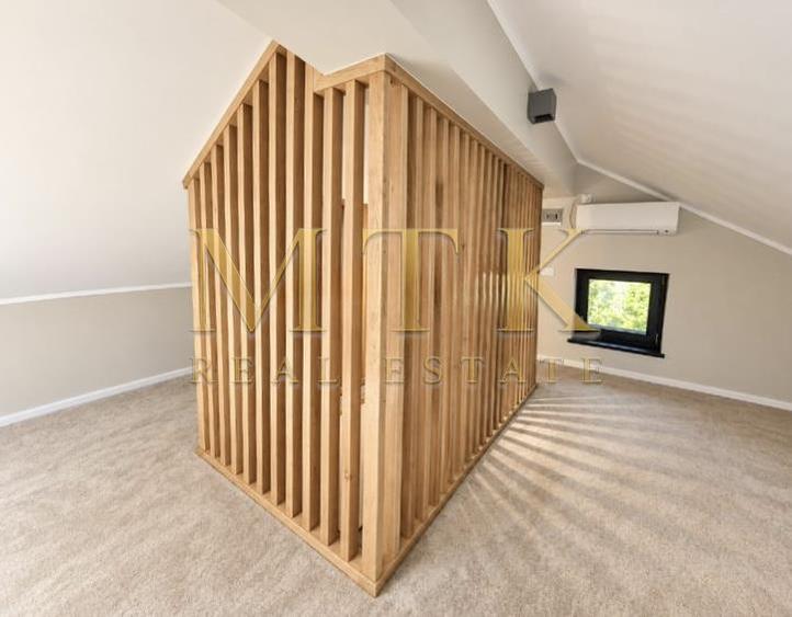 Duplex cu 5 camere cu Canalizare în Iancu Nicolae