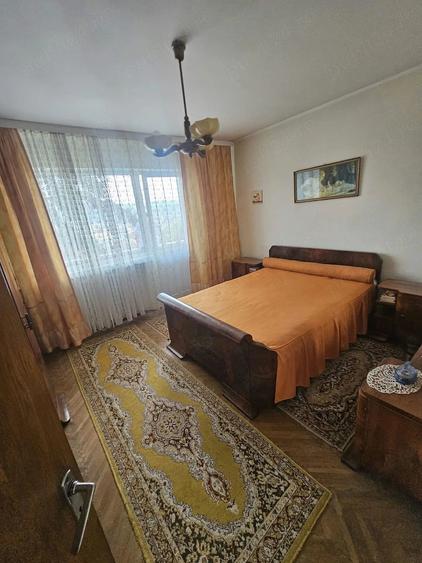 Apartament cu 4 camere decomandat în Central