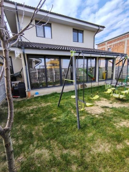 Duplex cu 4 camere cu Canalizare în Giroc