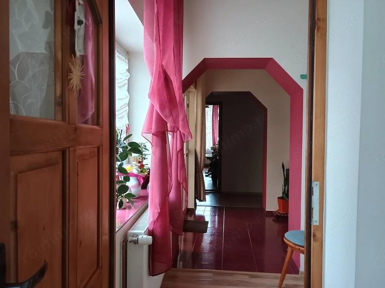Casă cu 5 camere cu Teren 1579 Mp în Central