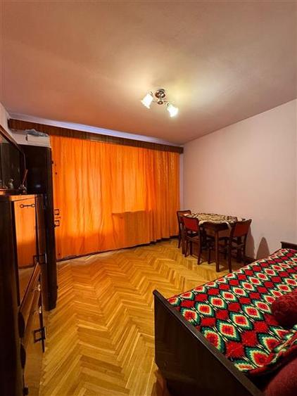 Apartament cu 4 camere decomandat, mobilat în Micul Dallas