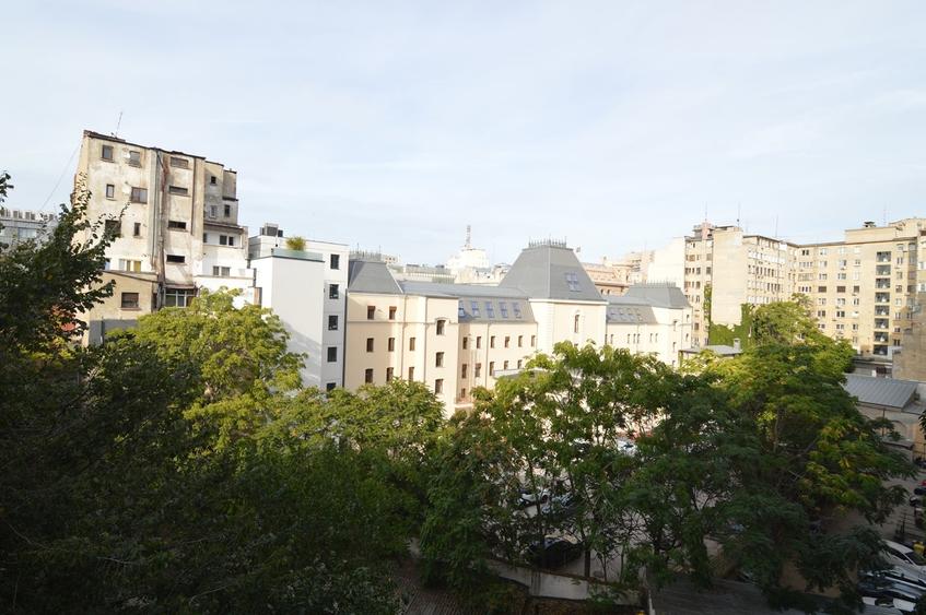Apartament cu 4 camere semidecomandat în Cișmigiu