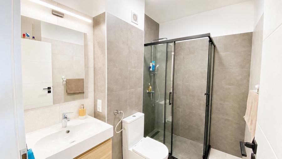 Apartament cu 2 camere semidecomandat, mobilat în Turnișor