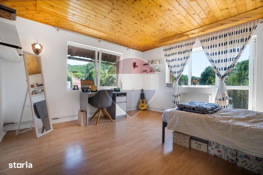 Casă cu 4 camere în Cristian