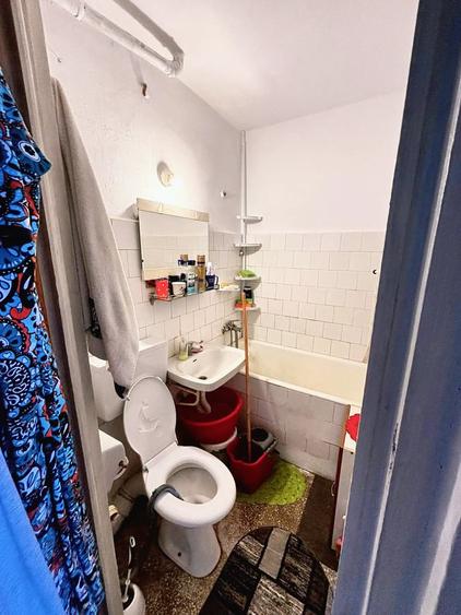 Apartament cu 3 camere semidecomandat în Apusului