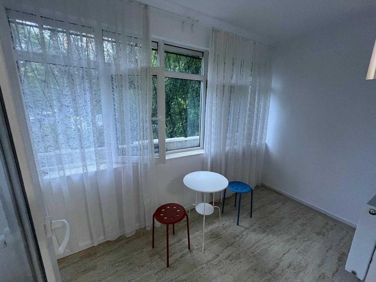 Apartament cu 3 camere semidecomandat în Titan