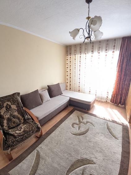 Apartament cu 3 camere decomandat în Între Lacuri
