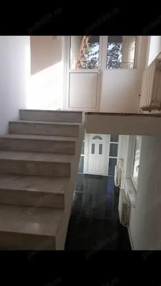 Casă cu 6 camere în Central