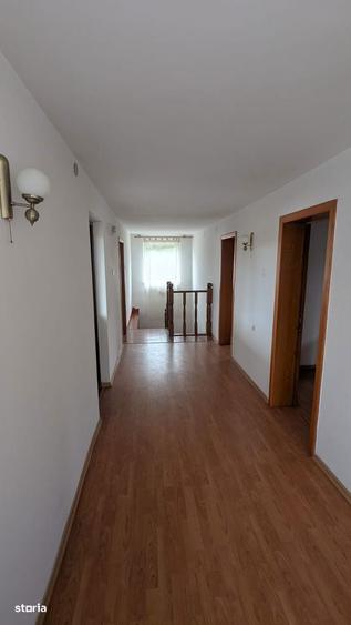 Casă cu 5 camere cu Teren 500 Mp în Central