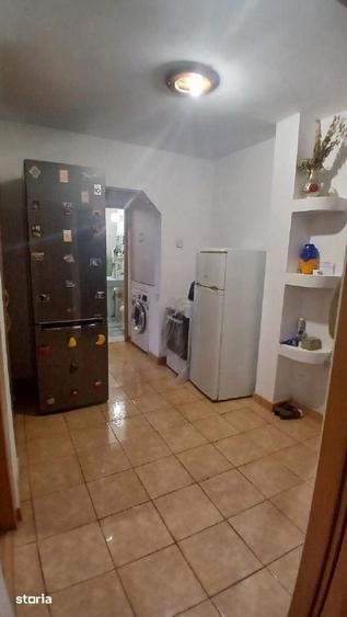 Apartament cu 2 camere decomandat în Girocului