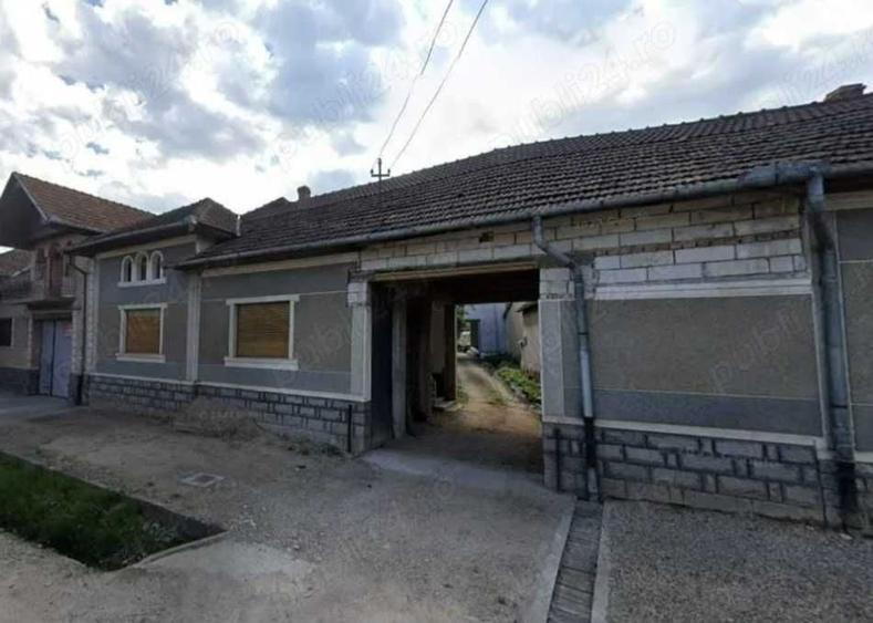 Casă cu 4 camere în Finiș