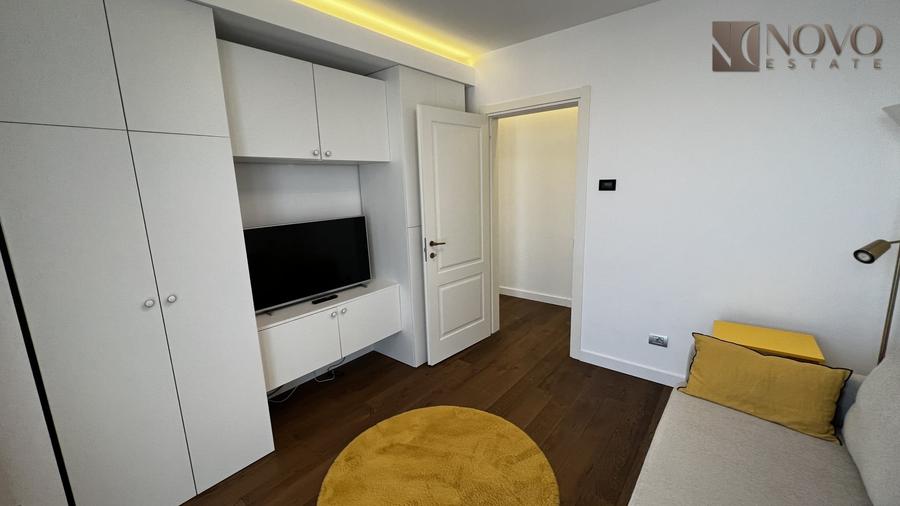 Apartament cu 3 camere semidecomandat, mobilat în P-ța Alba Iulia
