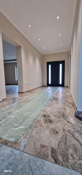 Casă cu 3 camere decomandat cu Canalizare în Agigea