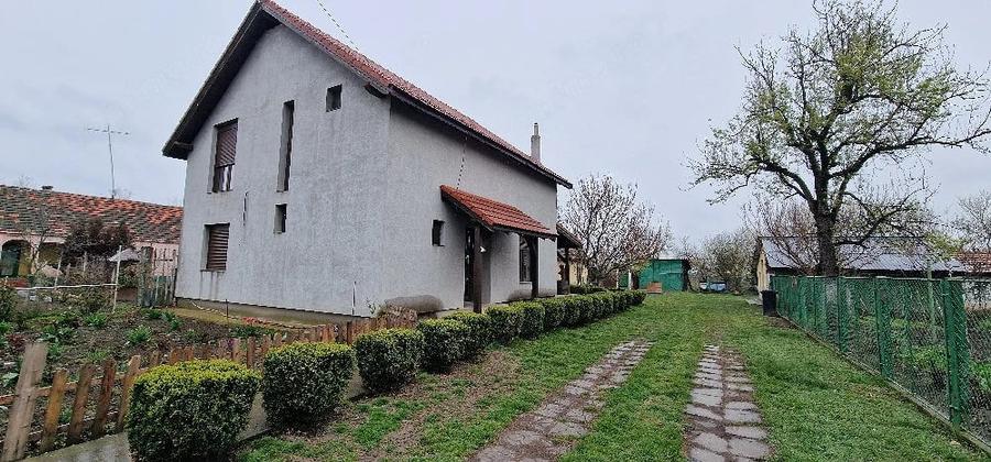 Casă cu Teren 3000 Mp în Rudna
