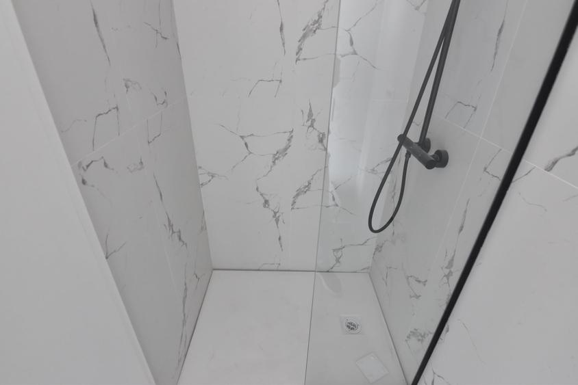 Penthouse cu 3 camere decomandat în Prelungirea Ghencea