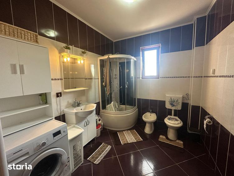 Casă cu 4 camere cu Teren 953 Mp în Păulești