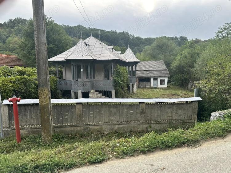 Casă cu 4 camere cu Teren 1000 Mp în Pârâu