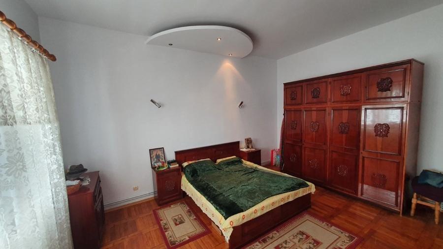 Casă individuală cu 5 camere cu Canalizare în Ultracentral