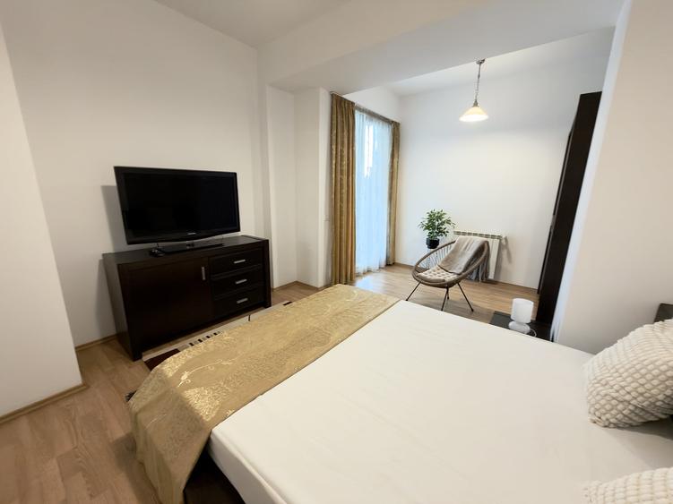 Apartament cu 4 camere semidecomandat, mobilat în Aviației