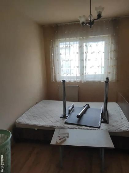 Apartament cu 4 camere semidecomandat în Central
