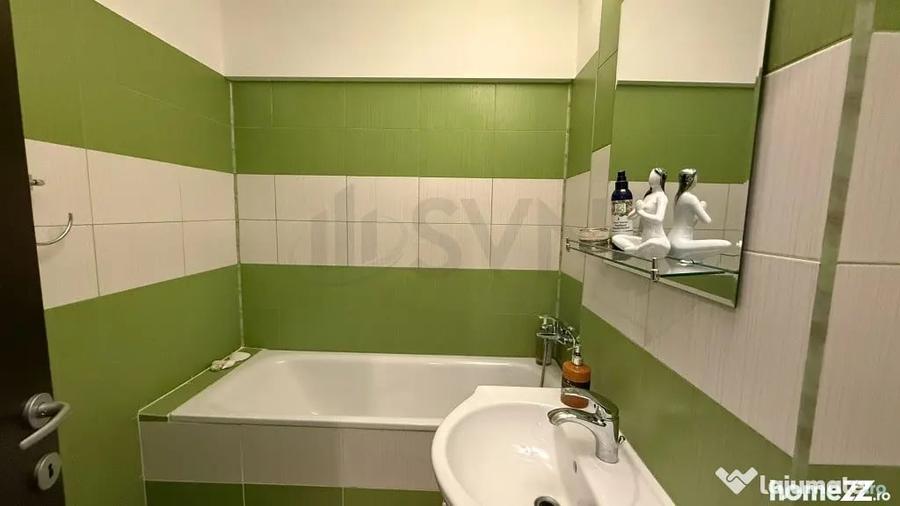 Apartament cu 3 camere semidecomandat în Victoriei