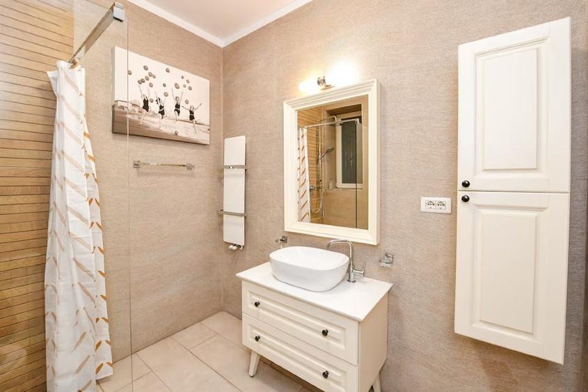 Apartament cu 3 camere decomandat, mobilat în Cișmigiu