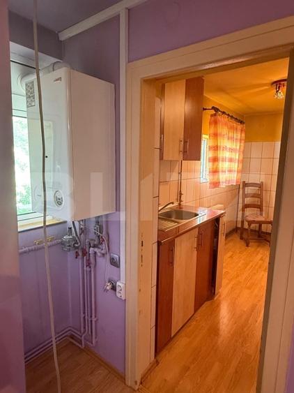 Apartament cu 3 camere semidecomandat, mobilat în Central