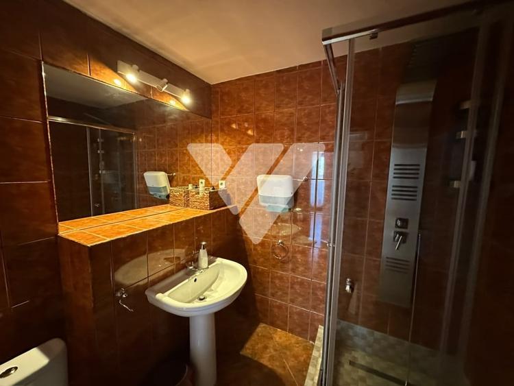 Casă individuală cu 8 camere cu Canalizare în Ștrand