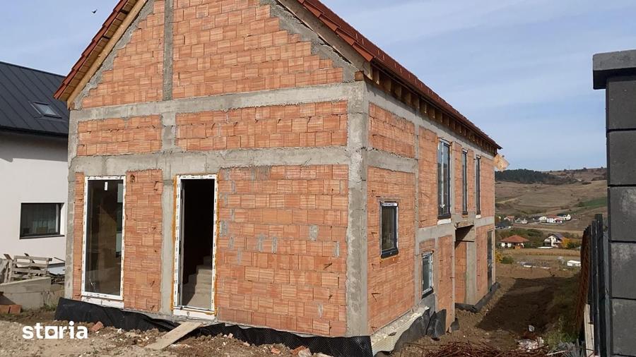 Casă cu 4 camere cu Teren 586 Mp în Baciu