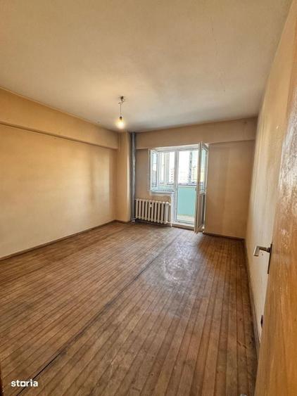 Apartament cu 3 camere în Uiești