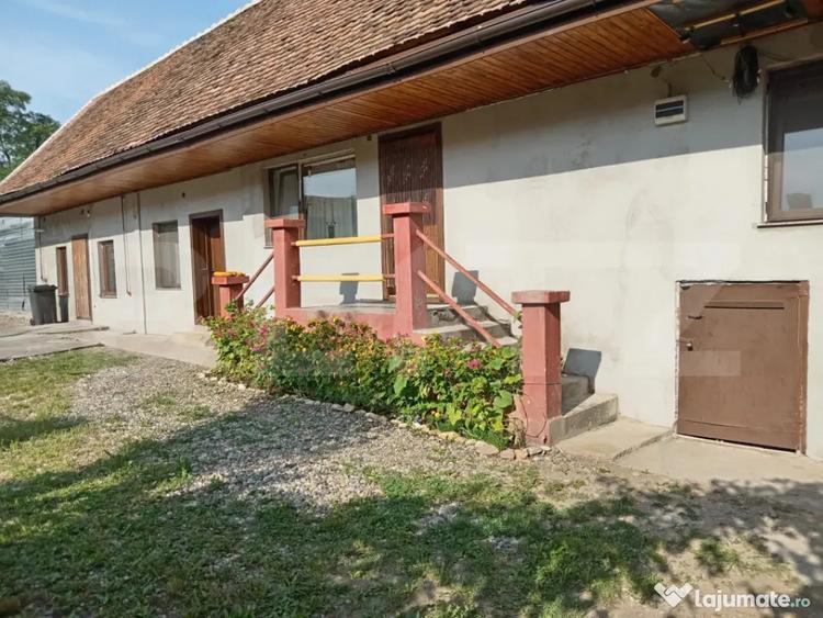 Casă cu 3 camere cu Teren 3800 Mp în Părău