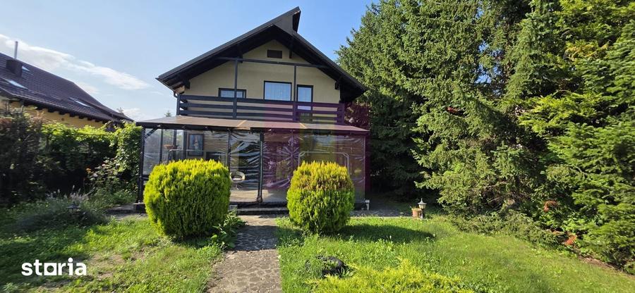 Casă cu 6 camere cu Teren 1593 Mp în Central
