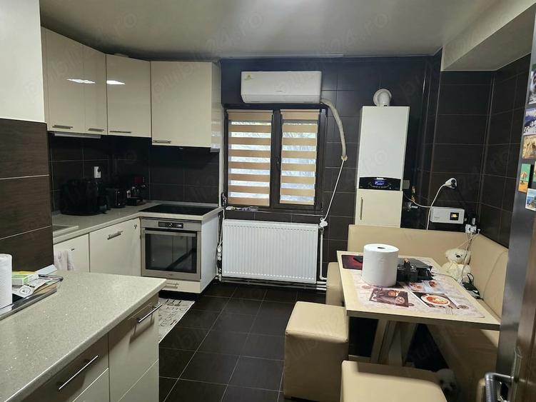 Apartament cu 4 camere decomandat în Central