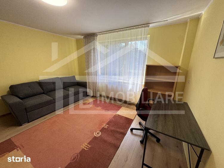 Apartament cu 2 camere semidecomandat în 22 Decembrie 1989
