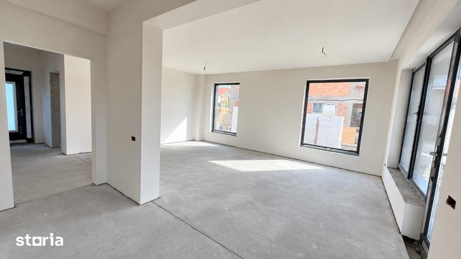 Casă cu 5 camere cu Teren 448 Mp în Central